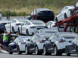 teile stattdessen in mexiko fertigen: tesla fordert zulieferer zu verzicht auf china-importe auf